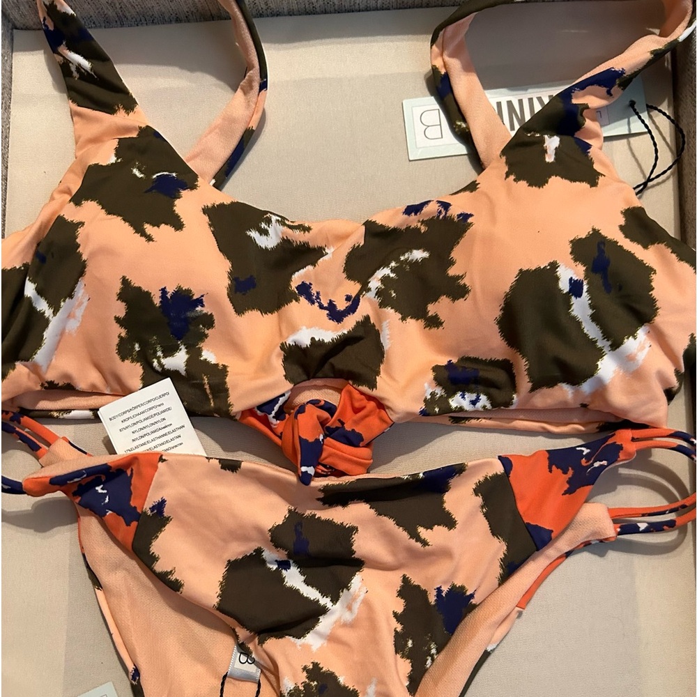 Women’s 2 piece Swimsuit Size small colors peach & brown